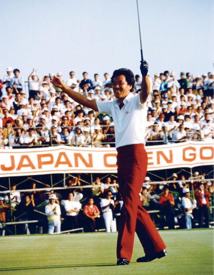 １９８３年、六甲国際ゴルフ倶楽部で開催された日本オープンゴルフ選手権で優勝を決めた瞬間