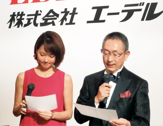 司会を務めた朝日放送アナウンサーの道上洋三さんとヒロド歩美さん