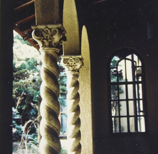 柱頭飾が印象的だった松岡潤吉邸。現存しない