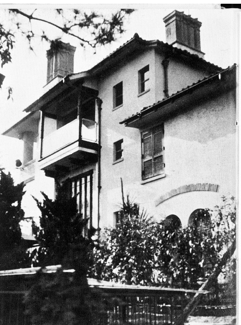 ＲＣ造２階建てスパニッシュスタイルの寺田甚吉邸。 竣工は昭和８年（1933）頃